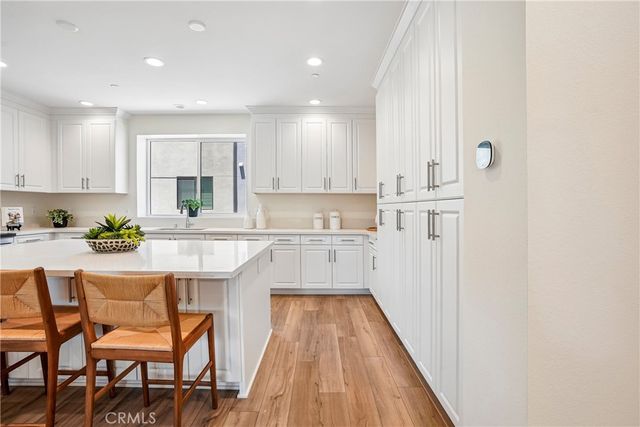 5876 Linden Ave Avenue 6, Long Beach, CA 90805