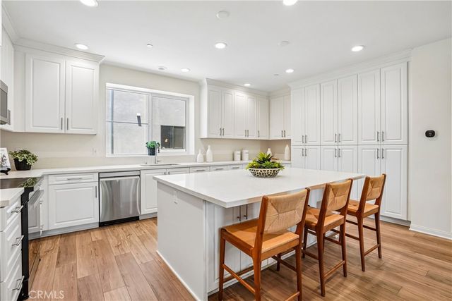 5876 Linden Ave Avenue 6, Long Beach, CA 90805