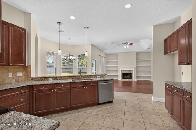 1024 MORNING STROLL Lane, Jacksonville, FL 32221