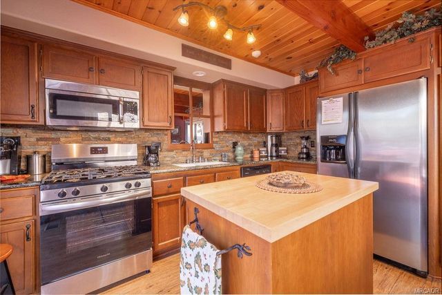 1234 Bruin Trail, Fawnskin, CA 92333
