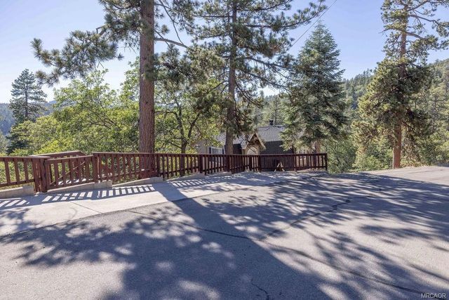 1234 Bruin Trail, Fawnskin, CA 92333