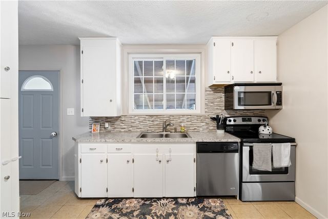 206 Bachtel Street SE, North Canton, OH 44720