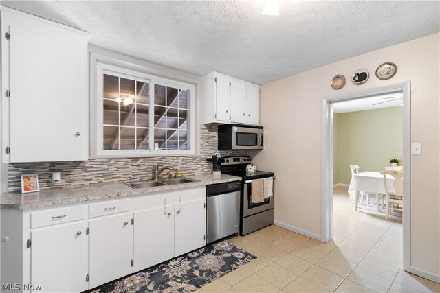 206 Bachtel Street SE, North Canton, OH 44720