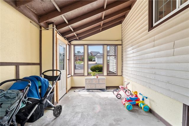 206 Bachtel Street SE, North Canton, OH 44720