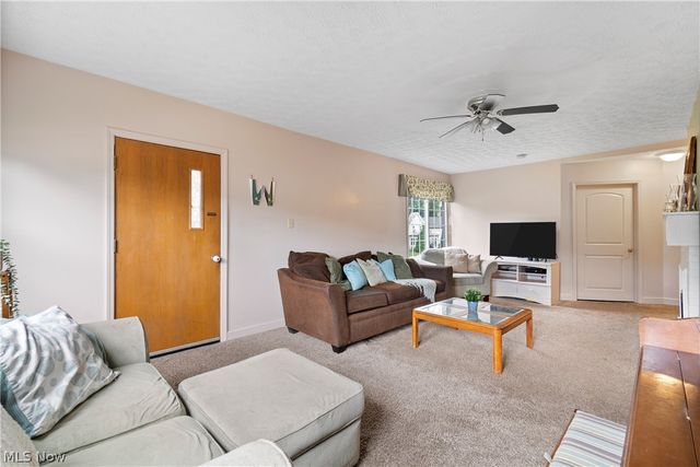 206 Bachtel Street SE, North Canton, OH 44720
