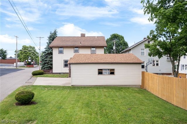 206 Bachtel Street SE, North Canton, OH 44720