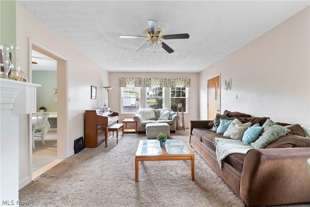 206 Bachtel Street SE, North Canton, OH 44720