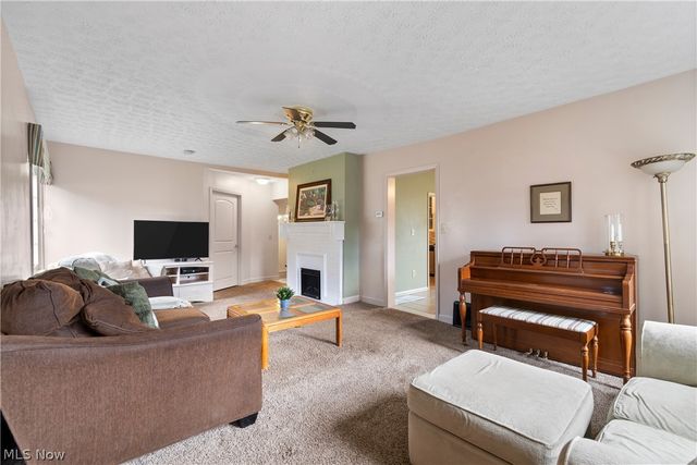 206 Bachtel Street SE, North Canton, OH 44720