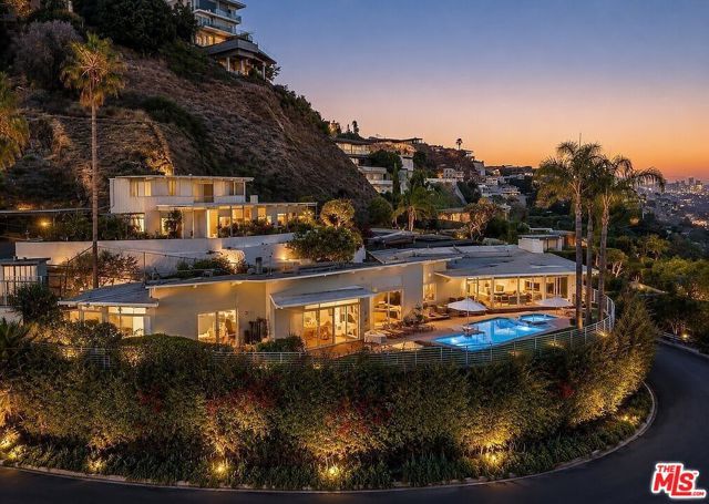 8411 Hollywood Boulevard, West Hollywood, CA 90069