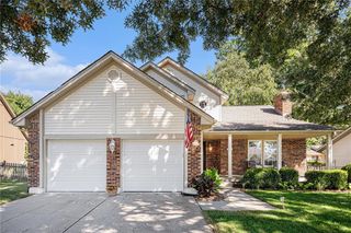 1726 Duchess Drive, Lee's Summit, MO 64086