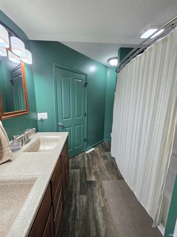 7586 Lincoln Highway, Plymouth, IN 46563