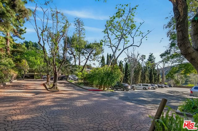 2700 Cahuenga Boulevard 4220, Los Angeles, CA 90068