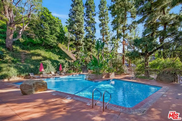 2700 Cahuenga Boulevard 4220, Los Angeles, CA 90068