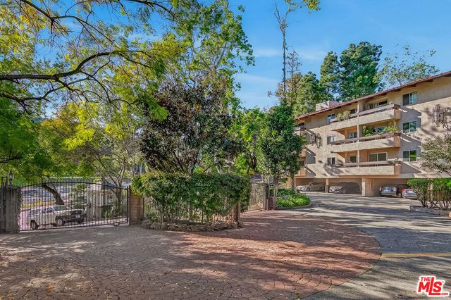 2700 Cahuenga Boulevard 4220, Los Angeles, CA 90068