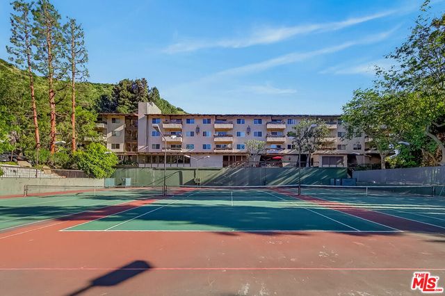 2700 Cahuenga Boulevard 4220, Los Angeles, CA 90068