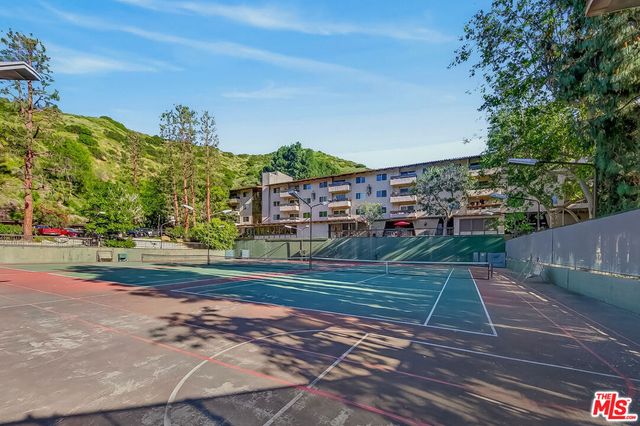 2700 Cahuenga Boulevard 4220, Los Angeles, CA 90068
