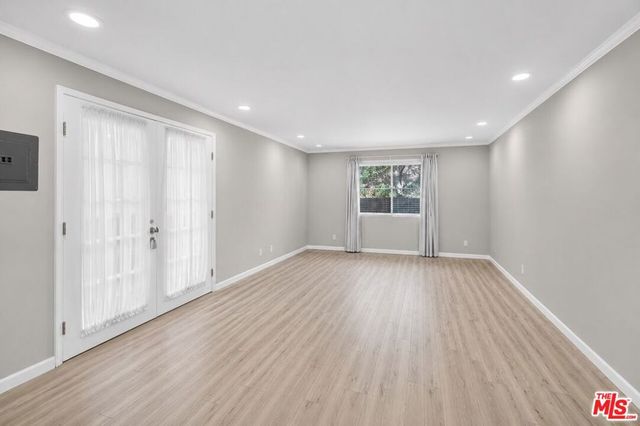 2700 Cahuenga Boulevard 4220, Los Angeles, CA 90068