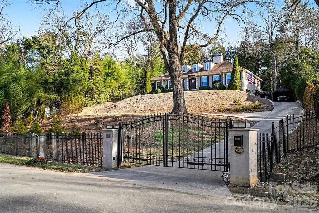 123 Old Bell Road, Charlotte, NC 28270