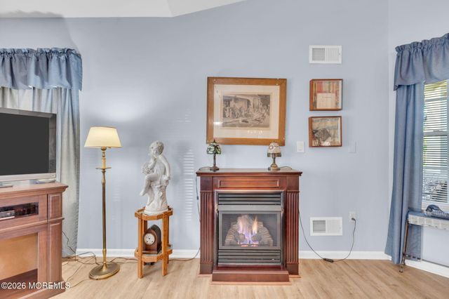 937A Liverpool Circle, Manchester, NJ 08759