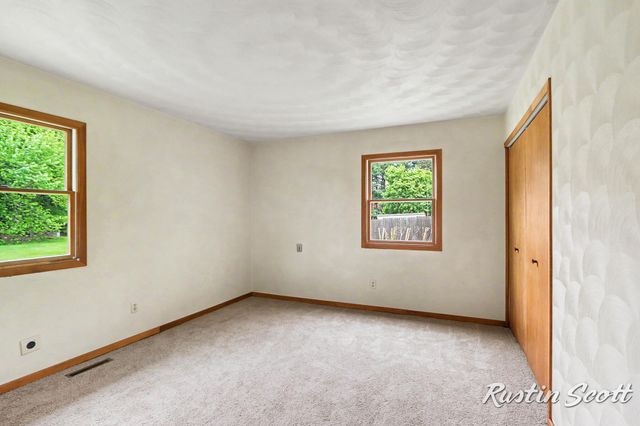 7734 S 8th Street, Kalamazoo, MI 49009