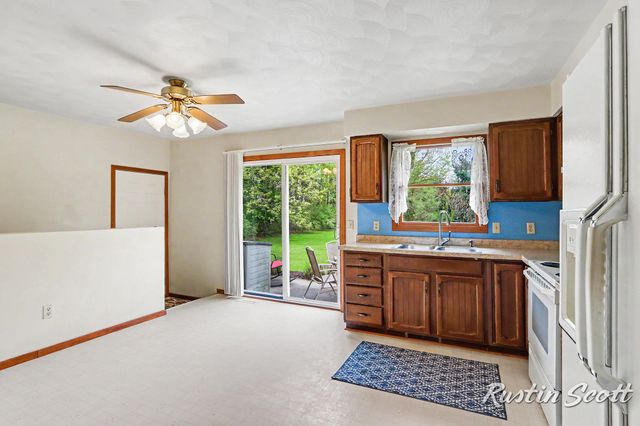 7734 S 8th Street, Kalamazoo, MI 49009