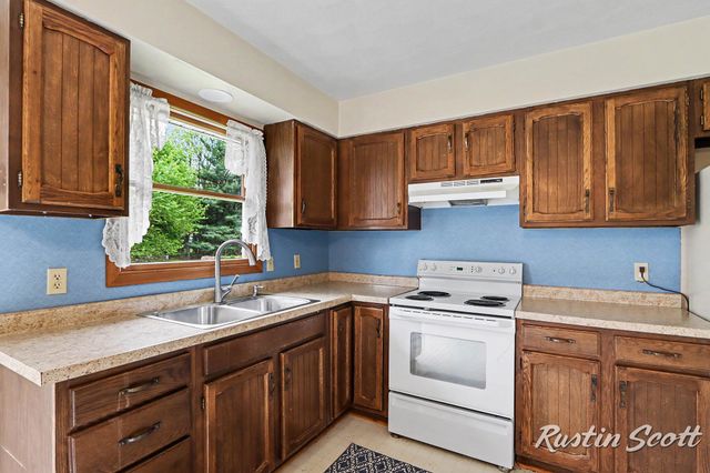 7734 S 8th Street, Kalamazoo, MI 49009