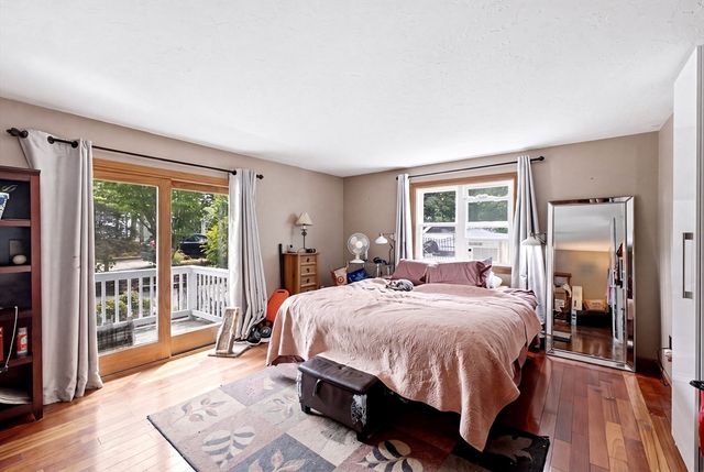 125 Shore Dr, Plymouth, MA 02360