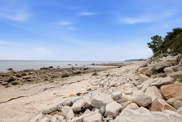 125 Shore Dr, Plymouth, MA 02360