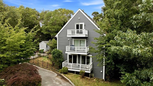 125 Shore Dr, Plymouth, MA 02360