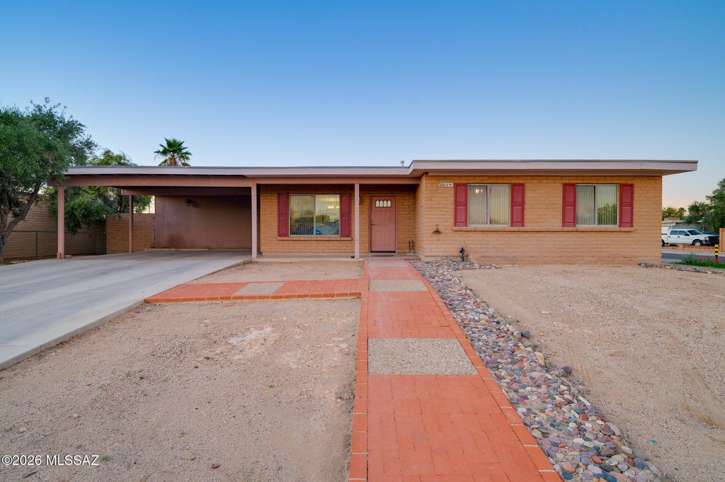 2011 E Bantam Road, Tucson, AZ 85706
