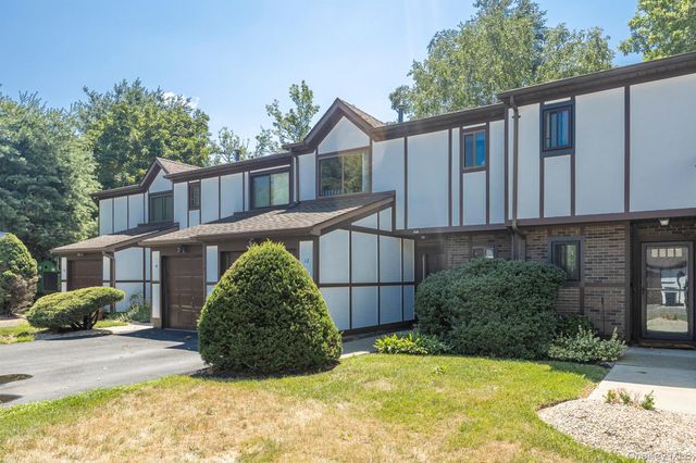 12 Amber Court, Poughkeepsie, NY 12603