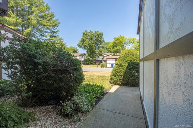 12 Amber Court, Poughkeepsie, NY 12603