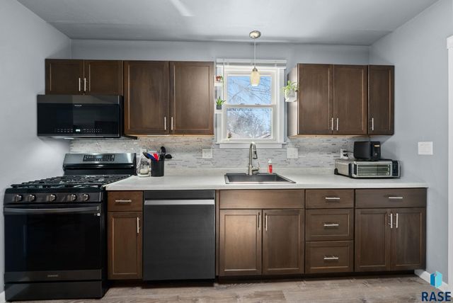 915 S Sherman Ave Avenue, Sioux Falls, SD 57104