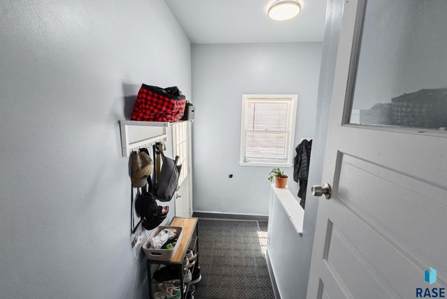 915 S Sherman Ave Avenue, Sioux Falls, SD 57104