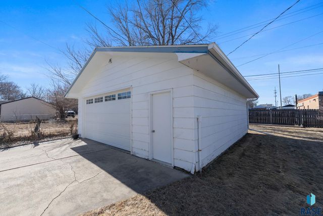 915 S Sherman Ave Avenue, Sioux Falls, SD 57104