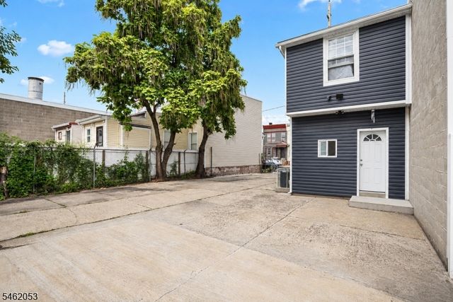 37 Emmet St, Newark City, NJ 07114