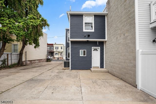 37 Emmet St, Newark City, NJ 07114