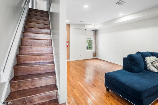 37 Emmet St, Newark City, NJ 07114