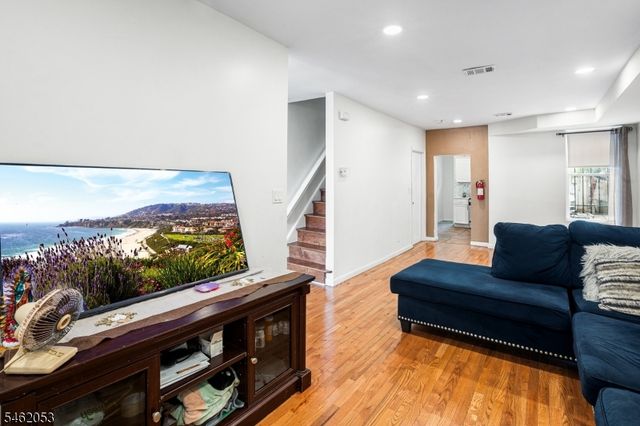 37 Emmet St, Newark City, NJ 07114
