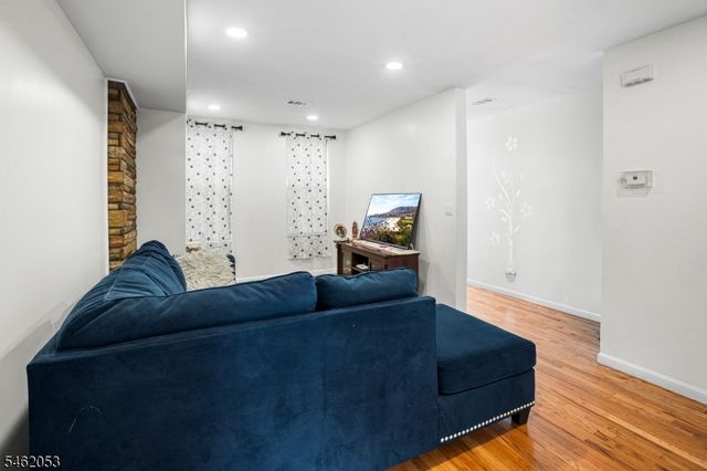 37 Emmet St, Newark City, NJ 07114