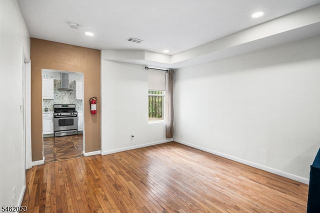 37 Emmet St, Newark City, NJ 07114