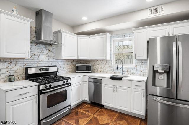 37 Emmet St, Newark City, NJ 07114