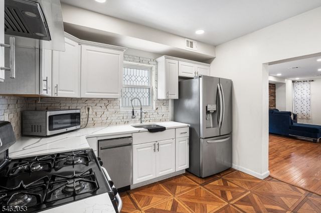 37 Emmet St, Newark City, NJ 07114