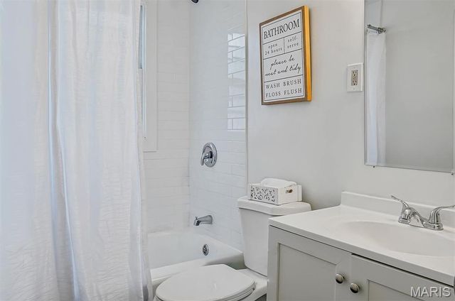 3304 S Gordon Court, Breckenridge Hills, MO 63114