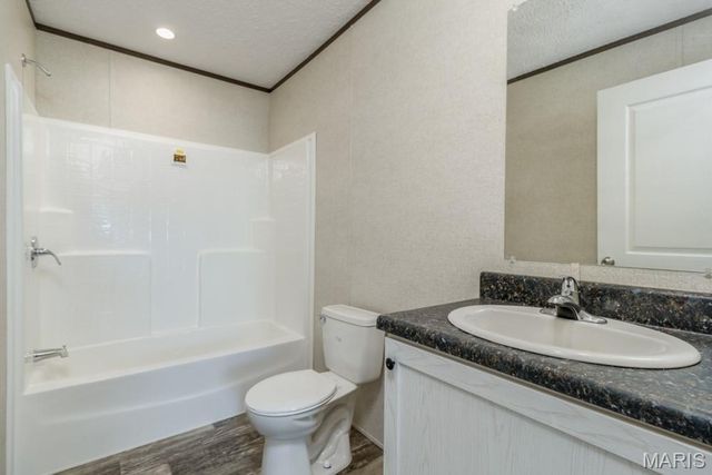 19840 DIVINE Road, Lebanon, MO 65536