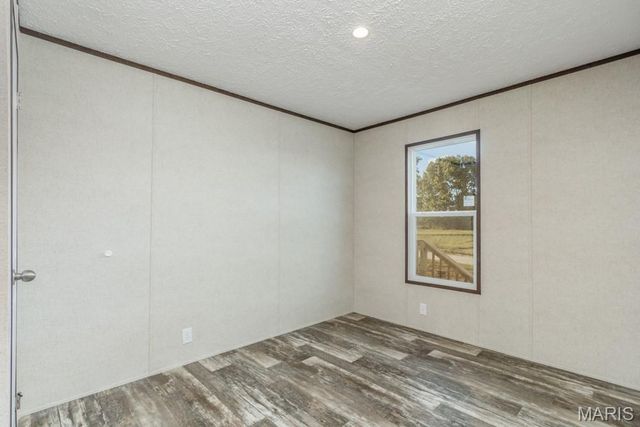 19840 DIVINE Road, Lebanon, MO 65536