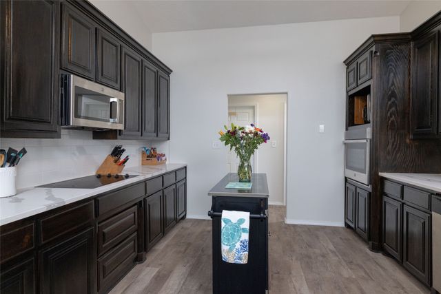 317 Illinois Street, New Fairview, TX 76078