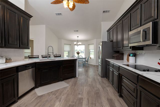317 Illinois Street, New Fairview, TX 76078
