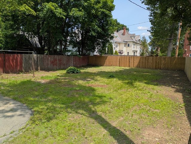 140 Pearl Street, Holyoke, MA 01040
