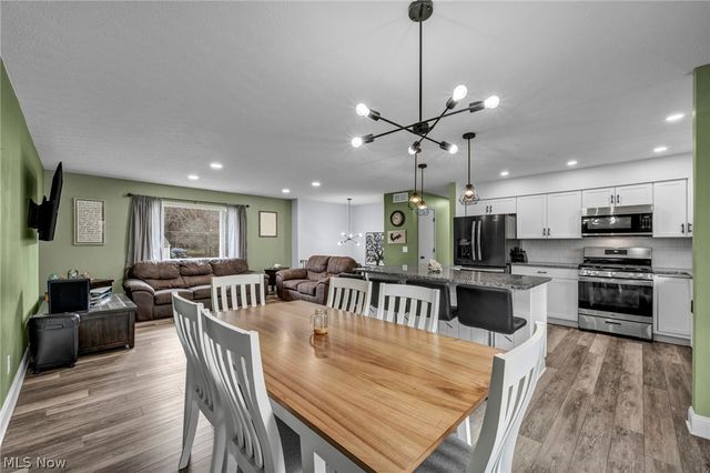 692 Zeletta Drive, Akron, OH 44319